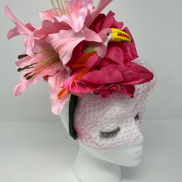 🆕 listing! Pink Toucan fascinator - Picture 5 of 8